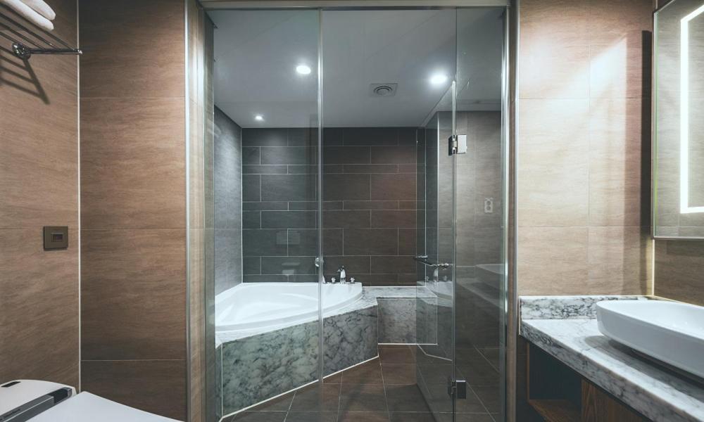Wonju City Hotel Hyeoksin Екстериор снимка