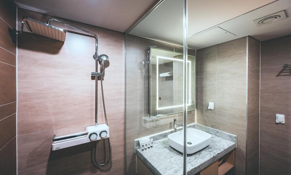Wonju City Hotel Hyeoksin Екстериор снимка