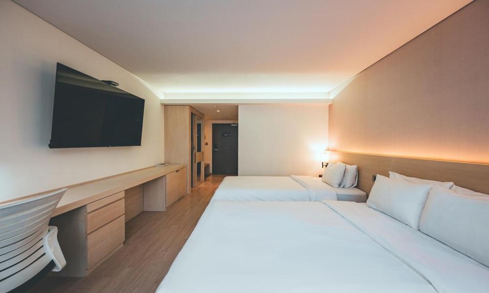 Wonju City Hotel Hyeoksin Екстериор снимка