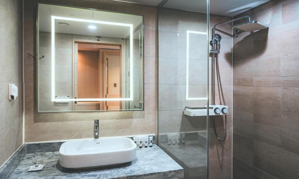 Wonju City Hotel Hyeoksin Екстериор снимка