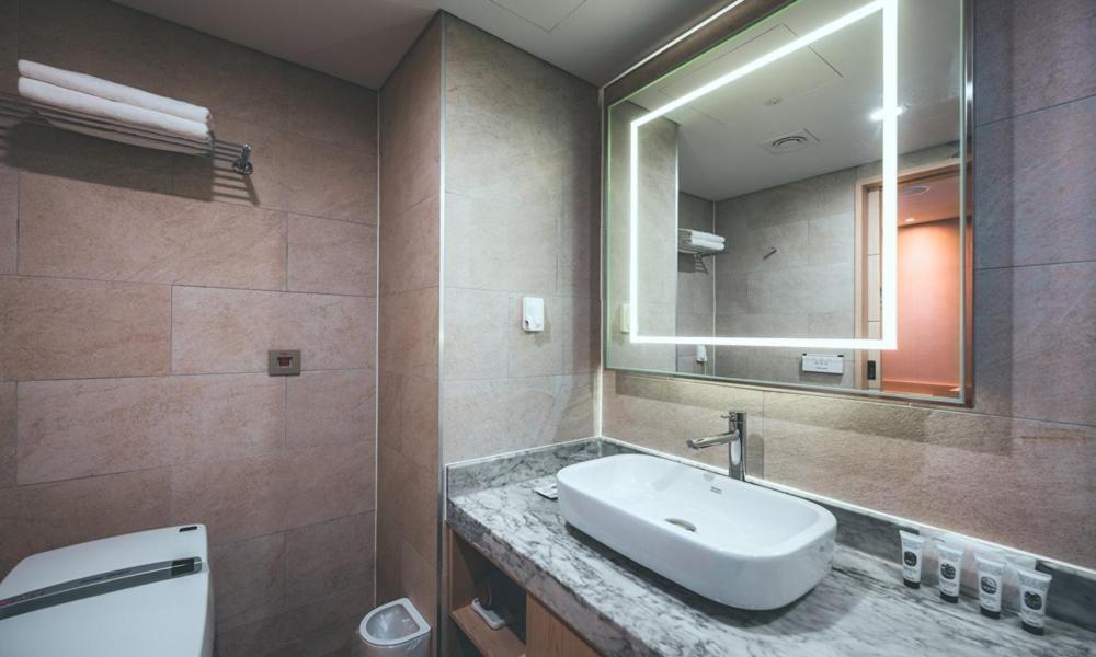 Wonju City Hotel Hyeoksin Екстериор снимка