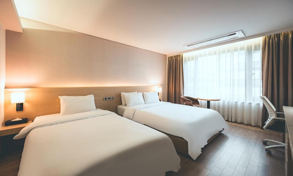 Wonju City Hotel Hyeoksin Екстериор снимка