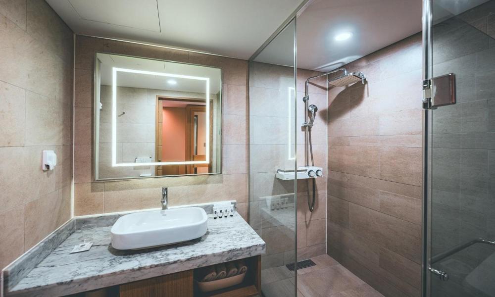 Wonju City Hotel Hyeoksin Екстериор снимка