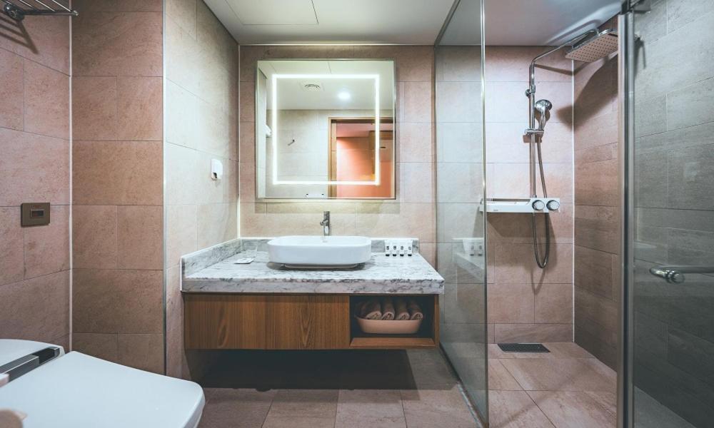 Wonju City Hotel Hyeoksin Екстериор снимка